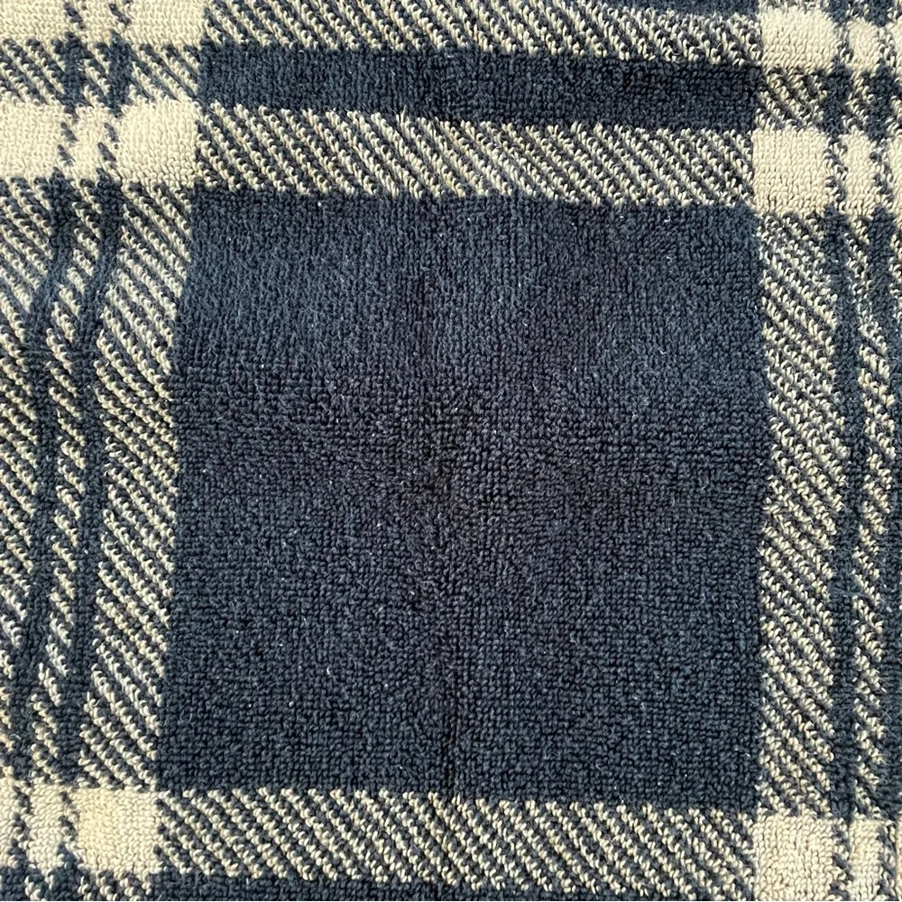 EUC Lauren Ralph Lauren hand towel
